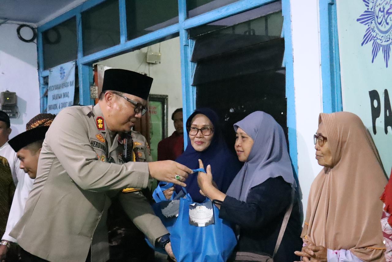 Tebar Kepedulian Ramadan, Polres Mojokerto Kota Gelar Baksos dan Bukber di Panti  Asuhan Yatim Muhammadiyah Putri